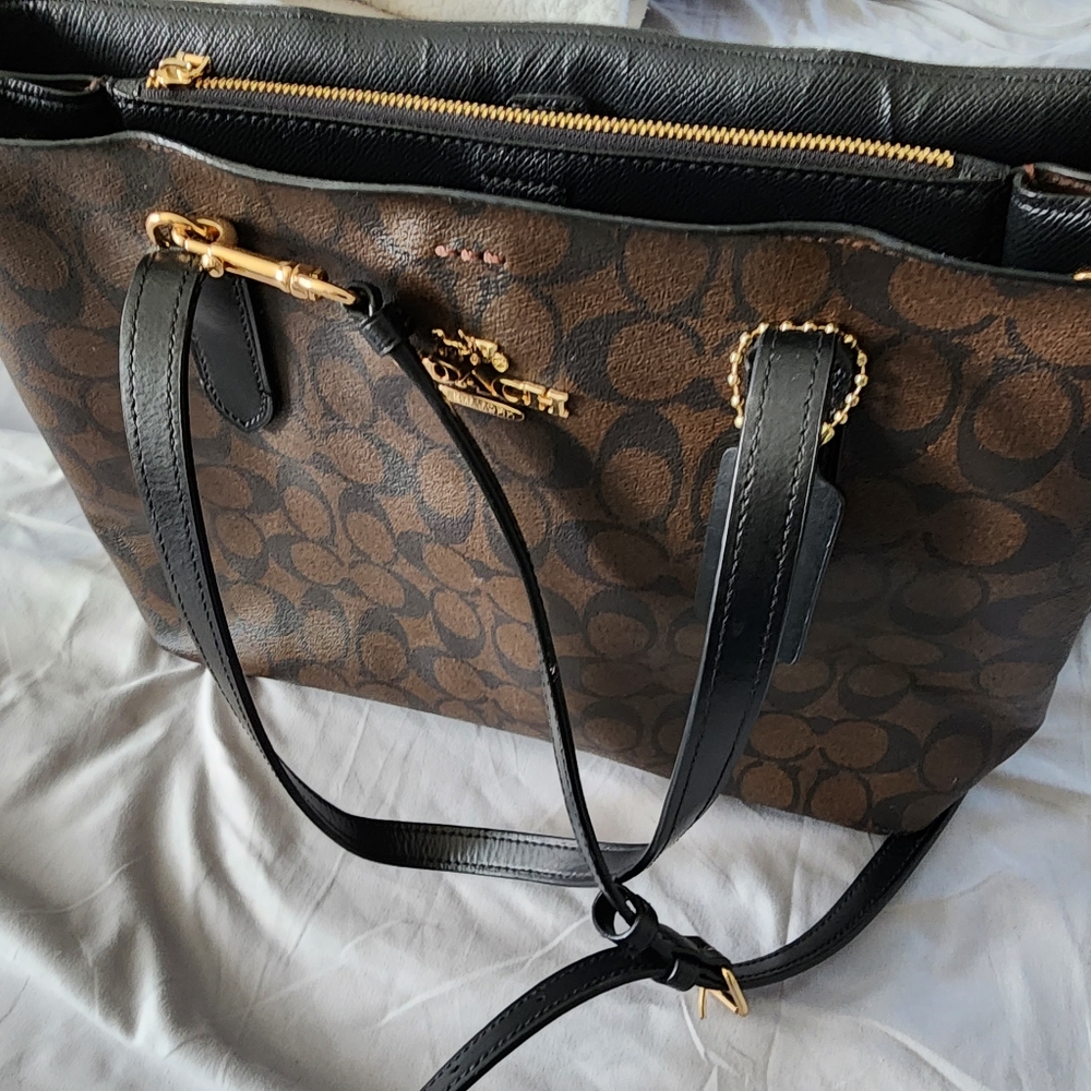 Coach Avenue Carryall  Signature Bag